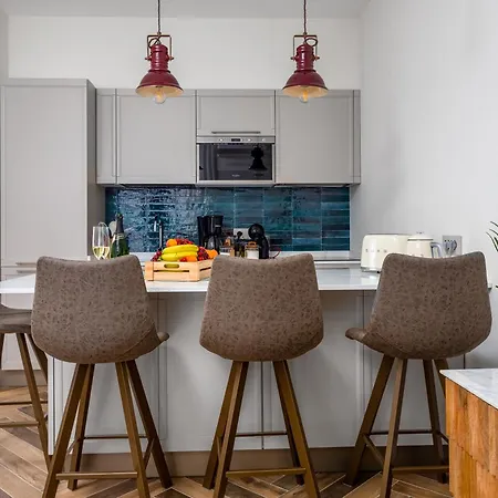 De Vivo Realty - Futura Funky